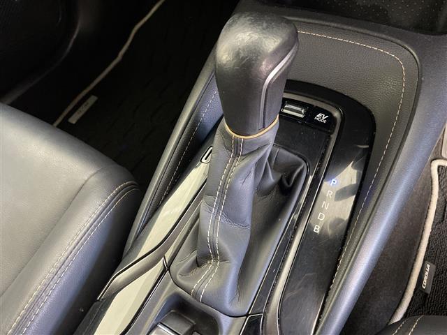 カローラツーリング ハイブリッド　ダブルバイビー　メーカーナビ　Ｂｌｕｅｔｏｏｔｈ　フルセグＴＶ　トヨタセーフティセンス　前後ドライブレコーダー　レーダークルーズコントロール　レーンキープアシスト　ビルトインＥＴＣ　電動パーキングブレーキ（8枚目）