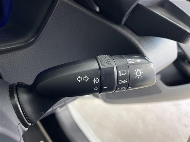 カローラツーリング ハイブリッド　ダブルバイビー　メーカーナビ　Ｂｌｕｅｔｏｏｔｈ　フルセグＴＶ　トヨタセーフティセンス　前後ドライブレコーダー　レーダークルーズコントロール　レーンキープアシスト　ビルトインＥＴＣ　電動パーキングブレーキ（12枚目）