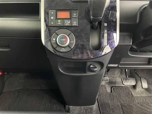 タント カスタムＲＳ　トップエディションＳＡＩＩＩ　純正ナビ　バックカメラ　両側パワースライドドア　ＥＴＣ　シートヒーター　スマートアシストＩＩＩ　衝突被害軽減ブレーキ　誤発信抑制機能　車線逸脱警報　オートハイビーム　ハーフレザーシート　フロアマット（9枚目）