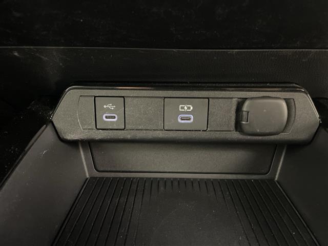 プリウス Ｚ　純正ナビ　パノラマミックビューモニター　レーダークルーズコントロール　ＴＯＹＯＴＡセーフティセンス　シートヒーター　エアシート　ステアリングヒーター　ブラインドスポットモニター　デジタルインナーミラー（22枚目）