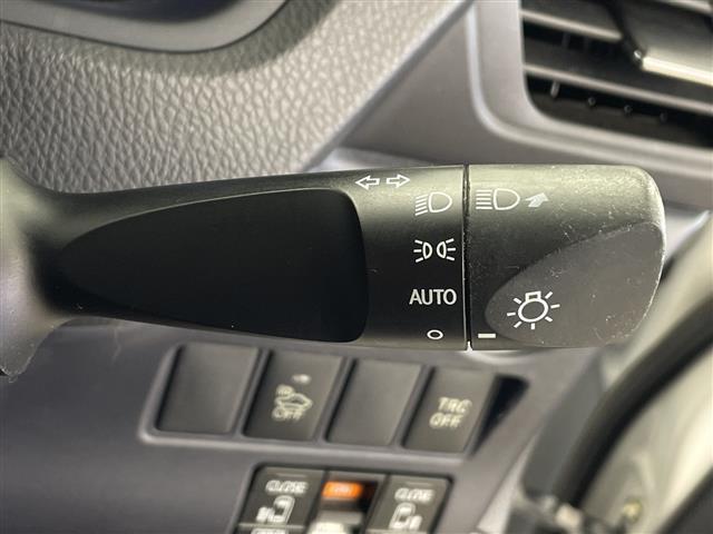 ノア ハイブリッドＸ　純正ナビ　ＢＴ対応　フルセグテレビ　バックカメラ　フリップダウンモニター　両側パワースライドドア　ＥＴＣ　ドライブレコーダー　オートライト　純正フロアマット　スマートキー（11枚目）