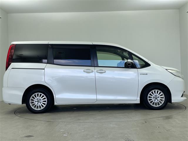 ノア ハイブリッドＸ　純正ナビ　ＢＴ対応　フルセグテレビ　バックカメラ　フリップダウンモニター　両側パワースライドドア　ＥＴＣ　ドライブレコーダー　オートライト　純正フロアマット　スマートキー（32枚目）