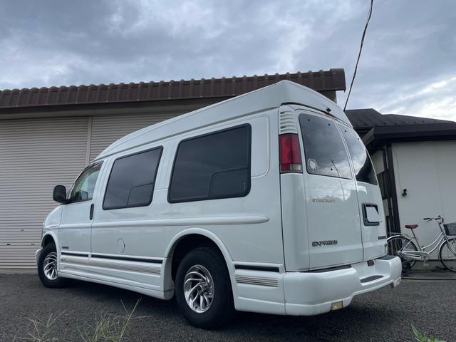 シボレーエクスプレス 　スタークラフト　左ハン　ＴＶナビ　後席ＴＶ　バックカメラ　レザーシート　サブバッテリー　フルフラット（4枚目）