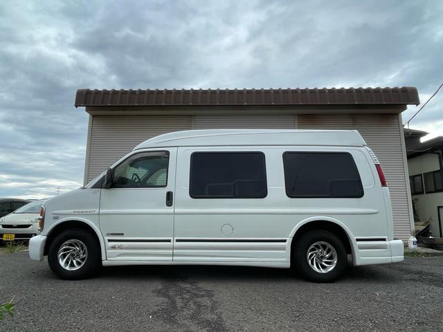 シボレーエクスプレス 　スタークラフト　左ハン　ＴＶナビ　後席ＴＶ　バックカメラ　レザーシート　サブバッテリー　フルフラット（6枚目）