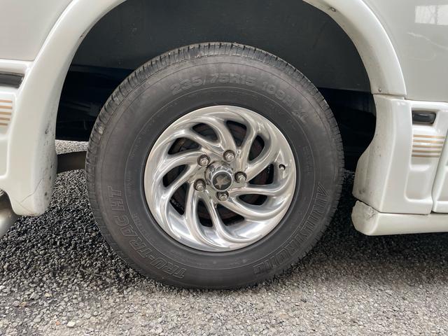 シボレーエクスプレス 　スタークラフト　左ハン　ＴＶナビ　後席ＴＶ　バックカメラ　レザーシート　サブバッテリー　フルフラット（12枚目）