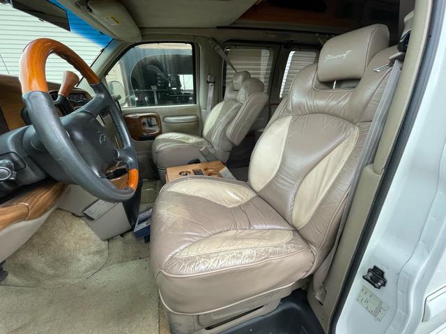 シボレーエクスプレス 　スタークラフト　左ハン　ＴＶナビ　後席ＴＶ　バックカメラ　レザーシート　サブバッテリー　フルフラット（24枚目）