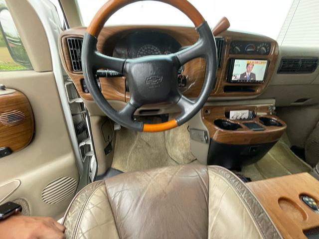 シボレーエクスプレス 　スタークラフト　左ハン　ＴＶナビ　後席ＴＶ　バックカメラ　レザーシート　サブバッテリー　フルフラット（25枚目）