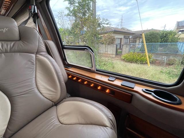 シボレーエクスプレス 　スタークラフト　左ハン　ＴＶナビ　後席ＴＶ　バックカメラ　レザーシート　サブバッテリー　フルフラット（36枚目）