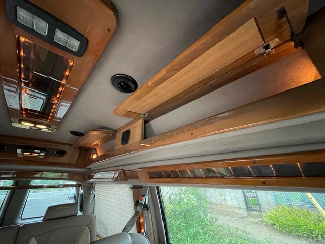 シボレーエクスプレス 　スタークラフト　左ハン　ＴＶナビ　後席ＴＶ　バックカメラ　レザーシート　サブバッテリー　フルフラット（38枚目）