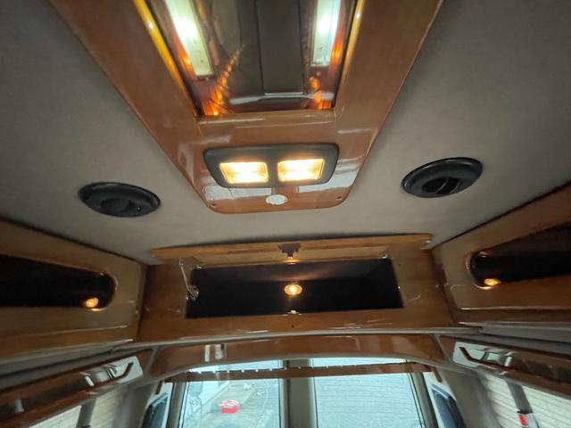 シボレーエクスプレス 　スタークラフト　左ハン　ＴＶナビ　後席ＴＶ　バックカメラ　レザーシート　サブバッテリー　フルフラット（42枚目）