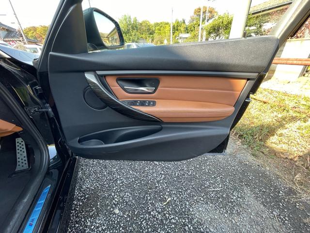 ３シリーズ ３２０ｉ　Ｍスポーツ　Ｍスポーツ　キャメルレザーシート　電動シート　１９インチアルミ　ＢＴナビ　バックカメラ　レーダー探知機（17枚目）