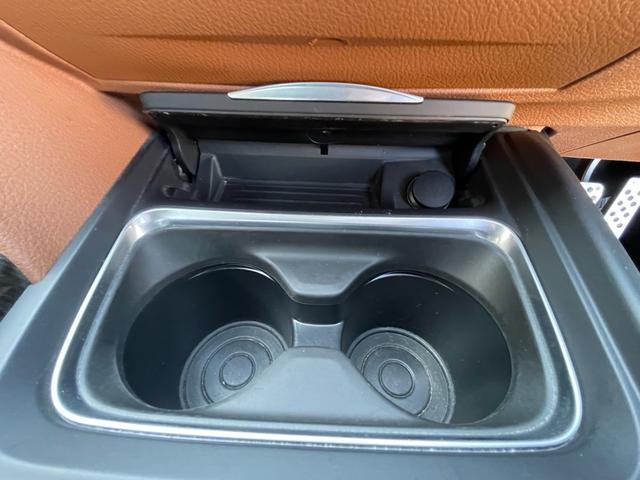 ３シリーズ ３２０ｉ　Ｍスポーツ　Ｍスポーツ　キャメルレザーシート　電動シート　１９インチアルミ　ＢＴナビ　バックカメラ　レーダー探知機（29枚目）