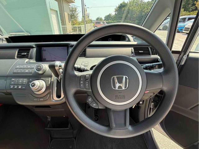 ステップワゴン G LSパッケージ ETC ナビ 両側スライド・片側電動 HID キーレスエントリー 3列シート ウォークスルー AT アルミホイール CD DVD再生 盗難防止システム 衝突安全ボディ ABS エアコン(5枚目)