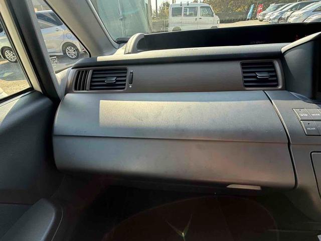 ステップワゴン Ｇ　Ｌ　ＨＤＤナビパッケージ　ＥＴＣ　バックカメラ　ナビ　両側スライド・片側電動　ＨＩＤ　キーレスエントリー　３列シート　ウォークスルー　ＡＴ　盗難防止システム　衝突安全ボディ　ＡＢＳ　エアコン　パワーステアリング（10枚目）