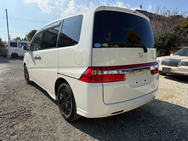 ステップワゴン Ｇ　Ｌ　ＨＤＤナビパッケージ　ＥＴＣ　バックカメラ　ナビ　両側スライド・片側電動　ＨＩＤ　キーレスエントリー　３列シート　ウォークスルー　ＡＴ　盗難防止システム　衝突安全ボディ　ＡＢＳ　エアコン　パワーステアリング（14枚目）