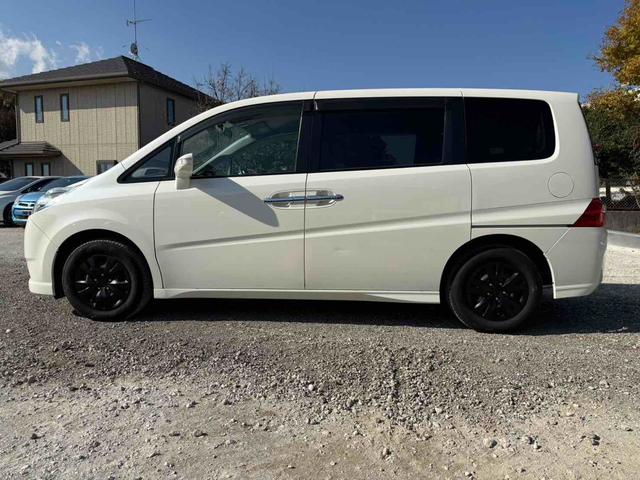 ステップワゴン Ｇ　Ｌ　ＨＤＤナビパッケージ　ＥＴＣ　バックカメラ　ナビ　両側スライド・片側電動　ＨＩＤ　キーレスエントリー　３列シート　ウォークスルー　ＡＴ　盗難防止システム　衝突安全ボディ　ＡＢＳ　エアコン　パワーステアリング（16枚目）