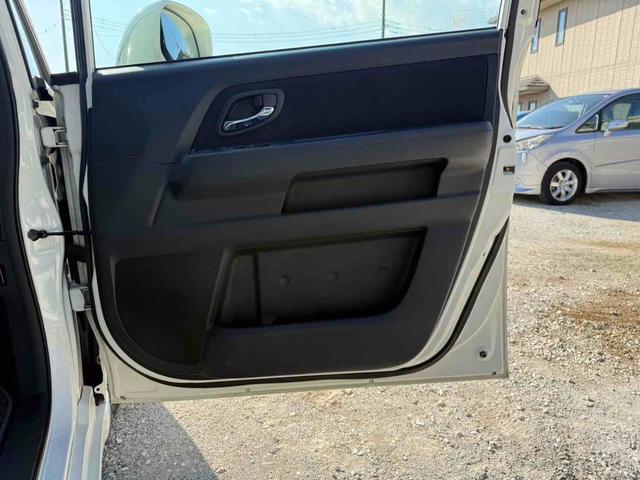 ステップワゴン Ｇ　Ｌ　ＨＤＤナビパッケージ　ＥＴＣ　バックカメラ　ナビ　両側スライド・片側電動　ＨＩＤ　キーレスエントリー　３列シート　ウォークスルー　ＡＴ　盗難防止システム　衝突安全ボディ　ＡＢＳ　エアコン　パワーステアリング（27枚目）