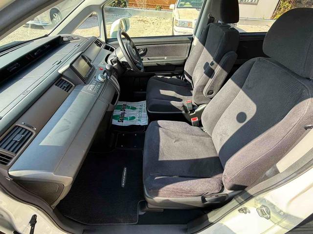 ステップワゴン Ｇ　Ｌ　ＨＤＤナビパッケージ　ＥＴＣ　バックカメラ　ナビ　両側スライド・片側電動　ＨＩＤ　キーレスエントリー　３列シート　ウォークスルー　ＡＴ　盗難防止システム　衝突安全ボディ　ＡＢＳ　エアコン　パワーステアリング（30枚目）