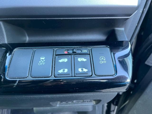 ステップワゴンスパーダ Ｚ　クールスピリット　ＥＴＣ　バックカメラ　ナビ　オートクルーズコントロール　両側電動スライドドア　ＨＩＤ　スマートキー　アイドリングストップ　後席モニター　フルフラット　ウォークスルー　ＣＶＴ　アルミホイール　ＣＤ（8枚目）