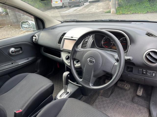 ノート １５Ｘ　ナビ　ＴＶ　スマートキー　電動格納ミラー　ＣＶＴ　盗難防止システム　衝突安全ボディ　ＡＢＳ　ＣＤ　エアコン　パワーステアリング　パワーウィンドウ（3枚目）