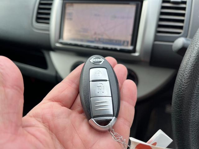 ノート １５Ｘ　ナビ　ＴＶ　スマートキー　電動格納ミラー　ＣＶＴ　盗難防止システム　衝突安全ボディ　ＡＢＳ　ＣＤ　エアコン　パワーステアリング　パワーウィンドウ（6枚目）
