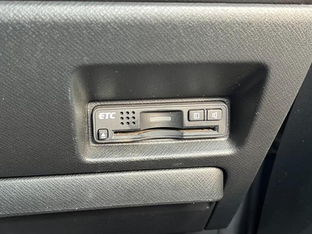 ステップワゴンスパーダ Ｚ　ＥＴＣ　バックカメラ　ナビ　ＴＶ　両側電動スライドドア　ＨＩＤ　スマートキー　後席モニター　３列シート　ＣＶＴ　アルミホイール　ＣＤ　盗難防止システム　衝突安全ボディ　ＡＢＳ　ＥＳＣ　エアコン（7枚目）