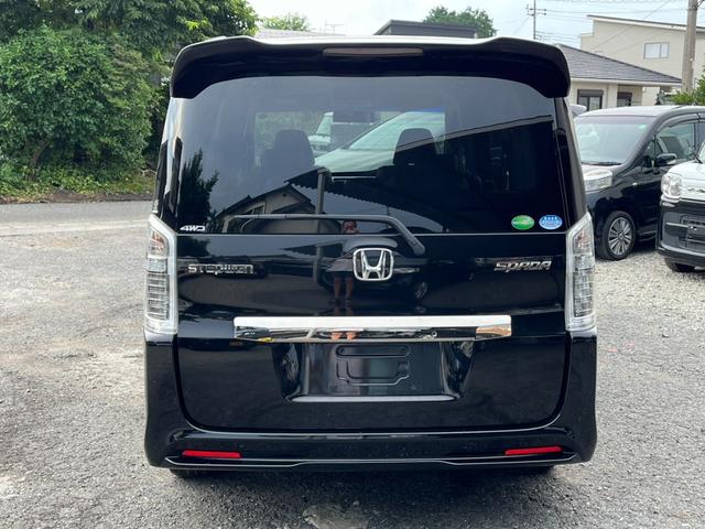 ステップワゴンスパーダ Ｚ　クールスピリット　４ＷＤ　ＥＴＣ　バックカメラ　ナビ　ＴＶ　　両側電動スライドドア　ＨＩＤ　スマートキー　後席モニター　３列シート　ＣＶＴ　アルミホイール　ＣＤ　盗難防止システム（15枚目）