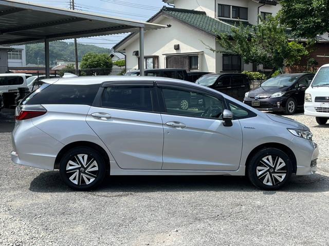 シャトル ハイブリッド　ホンダセンシング　全国対応１年保証付き　ＥＴＣ　バックカメラ　ナビ　　レーンアシスト　衝突被害軽減システム　スマートキー　ＡＴ　盗難防止システム　衝突安全ボディ　ＡＢＳ　ＥＳＣ　ミュージックプレイヤー接続可（17枚目）