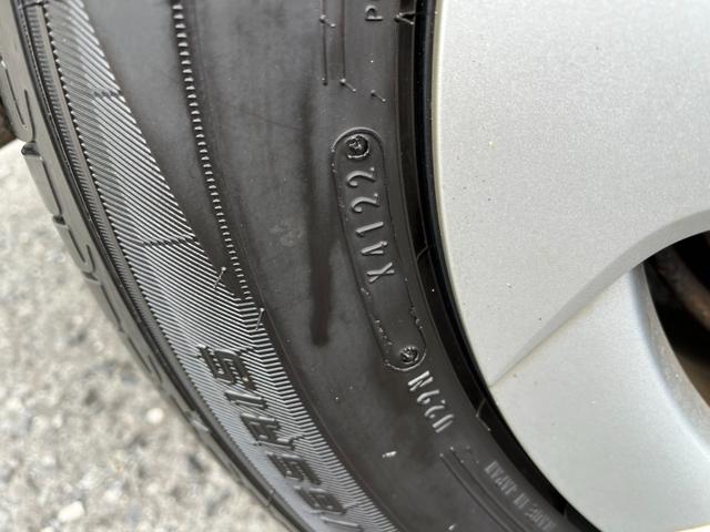 プリウス Ｓ　全国対応１年保証付き　ハイブリッド　ナビ　ＴＶ　ＨＩＤ　スマートキー　電動格納ミラー　ＣＶＴ　盗難防止システム　衝突安全ボディ　アルミホイール　ＡＢＳ　エアコン　パワーステアリング　パワーウィンドウ（24枚目）
