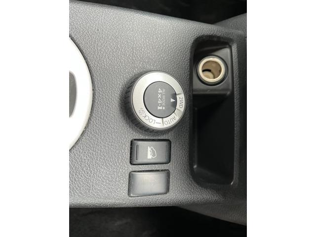 エクストレイル ２０Ｘ　４ＷＤ　バックカメラ　ナビ　ＴＶ　スマートキー　ＭＴ　衝突安全ボディ　ＣＤ　ＤＶＤ再生　ＵＳＢ　ＡＢＳ　ＥＳＣ　エアコン　パワーステアリング　パワーウィンドウ（9枚目）
