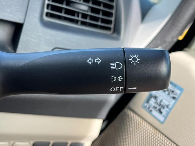 ステラ Ｌリミテッド　ナビ　ＴＶ　スマートキー　アイドリングストップ　ベンチシート　ＣＶＴ　盗難防止システム　ＡＢＳ　Ｂｌｕｅｔｏｏｔｈ　アルミホイール　衝突安全ボディ　エアコン　パワーステアリング　パワーウィンドウ（9枚目）