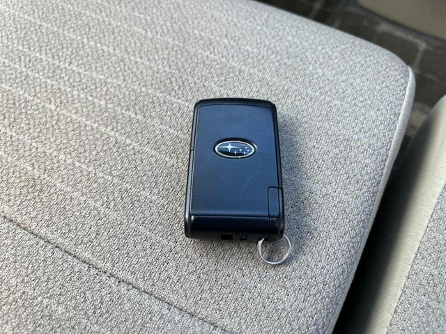 ステラ Ｌリミテッド　ナビ　ＴＶ　スマートキー　アイドリングストップ　ベンチシート　ＣＶＴ　盗難防止システム　ＡＢＳ　Ｂｌｕｅｔｏｏｔｈ　アルミホイール　衝突安全ボディ　エアコン　パワーステアリング　パワーウィンドウ（10枚目）