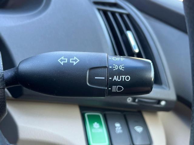 オデッセイ ＭＸ　バックカメラ　ナビ　オートライト　ＨＩＤ　スマートキー　３列シート　ＣＶＴ　盗難防止システム　衝突安全ボディ　ＡＢＳ　ＥＳＣ　エアコン　パワーステアリング　パワーウィンドウ　運転席エアバッグ（7枚目）