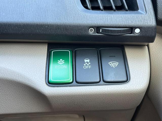 オデッセイ ＭＸ　バックカメラ　ナビ　オートライト　ＨＩＤ　スマートキー　３列シート　ＣＶＴ　盗難防止システム　衝突安全ボディ　ＡＢＳ　ＥＳＣ　エアコン　パワーステアリング　パワーウィンドウ　運転席エアバッグ（8枚目）