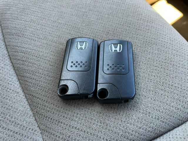 オデッセイ ＭＸ　バックカメラ　ナビ　オートライト　ＨＩＤ　スマートキー　３列シート　ＣＶＴ　盗難防止システム　衝突安全ボディ　ＡＢＳ　ＥＳＣ　エアコン　パワーステアリング　パワーウィンドウ　運転席エアバッグ（9枚目）