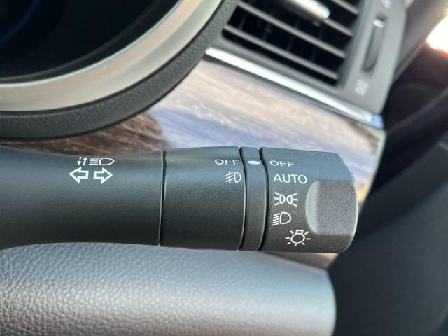エルグランド ２５０ハイウェイスター　クリアランスソナー　両側スライド・片側電動　オートライト　ＨＩＤ　スマートキー　３列シート　ＣＶＴ　アルミホイール　　盗難防止システム（7枚目）