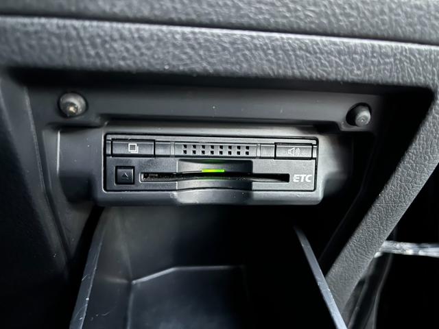 ヴェルファイア ２．４Ｚ　ＥＴＣ　クリアランスソナー　両側電動スライドドア　オートライト　ＨＩＤ　スマートキー　後席モニター　３列シート　ＣＶＴ　アルミホイール　盗難防止システム　衝突安全ボディ　ＡＢＳ　ＥＳＣ　エアコン（6枚目）