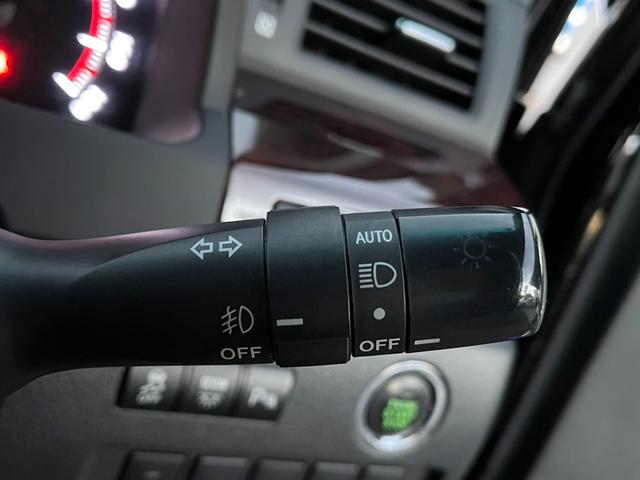 ヴェルファイア ２．４Ｚ　ＥＴＣ　クリアランスソナー　両側電動スライドドア　オートライト　ＨＩＤ　スマートキー　後席モニター　３列シート　ＣＶＴ　アルミホイール　盗難防止システム　衝突安全ボディ　ＡＢＳ　ＥＳＣ　エアコン（7枚目）