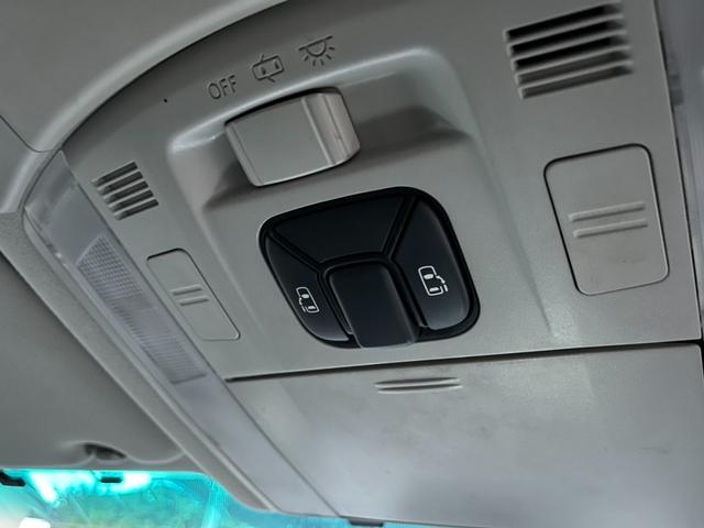 ヴェルファイア ２．４Ｚ　ＥＴＣ　クリアランスソナー　両側電動スライドドア　オートライト　ＨＩＤ　スマートキー　後席モニター　３列シート　ＣＶＴ　アルミホイール　盗難防止システム　衝突安全ボディ　ＡＢＳ　ＥＳＣ　エアコン（9枚目）