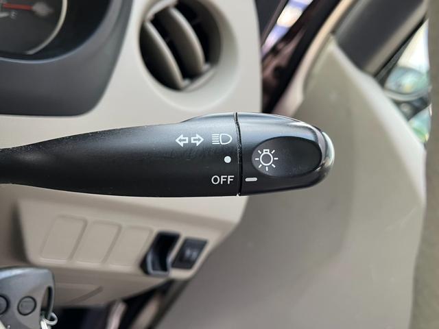 ミラ Ｘ　キーレスエントリー　ＣＶＴ　盗難防止システム　ＡＢＳ　ＣＤ　衝突安全ボディ　エアコン　パワーステアリング　パワーウィンドウ（6枚目）