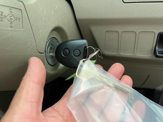 ミラ Ｘ　キーレスエントリー　ＣＶＴ　盗難防止システム　ＡＢＳ　ＣＤ　衝突安全ボディ　エアコン　パワーステアリング　パワーウィンドウ（7枚目）