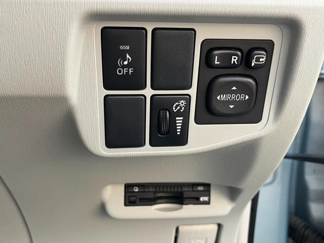 プリウスＰＨＶ Ｓ　ＥＴＣ　クリアランスソナー　バックカメラ　ナビ　ＴＶ　アルミホイール　オートライト　ＨＩＤ　ＣＶＴ　電動格納ミラー　盗難防止システム　Ｂｌｕｅｔｏｏｔｈ　衝突安全ボディ　ＡＢＳ　エアコン（8枚目）