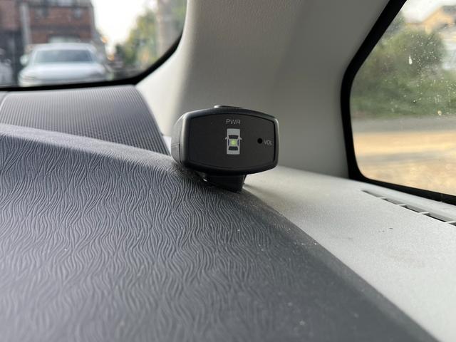プリウスＰＨＶ Ｓ　ＥＴＣ　クリアランスソナー　バックカメラ　ナビ　ＴＶ　アルミホイール　オートライト　ＨＩＤ　ＣＶＴ　電動格納ミラー　盗難防止システム　Ｂｌｕｅｔｏｏｔｈ　衝突安全ボディ　ＡＢＳ　エアコン（11枚目）