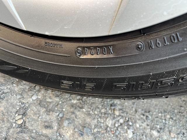 プリウスＰＨＶ Ｓ　ＥＴＣ　クリアランスソナー　バックカメラ　ナビ　ＴＶ　アルミホイール　オートライト　ＨＩＤ　ＣＶＴ　電動格納ミラー　盗難防止システム　Ｂｌｕｅｔｏｏｔｈ　衝突安全ボディ　ＡＢＳ　エアコン（19枚目）
