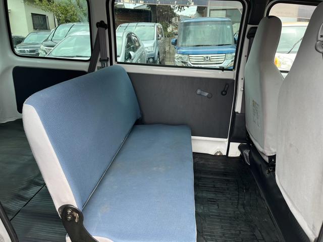 サンバーバン トランスポーター　軽バン　ＡＴ　両側スライドドア　キーレスエントリー　エアコン　パワーウィンドウ　運転席エアバッグ（11枚目）