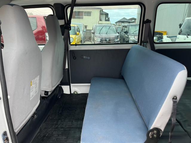 サンバーバン トランスポーター　軽バン　ＡＴ　両側スライドドア　キーレスエントリー　エアコン　パワーウィンドウ　運転席エアバッグ（17枚目）