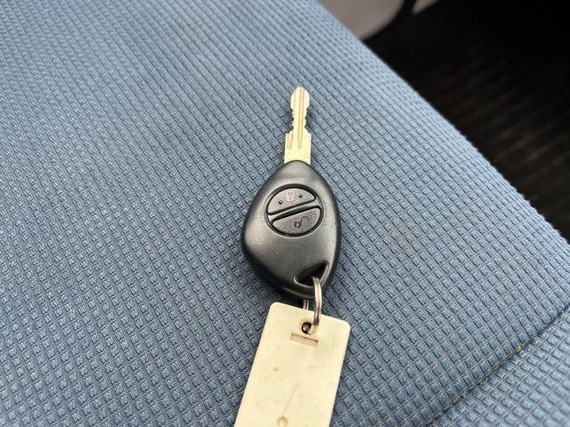 サンバーバン トランスポーター　軽バン　ＡＴ　両側スライドドア　キーレスエントリー　エアコン　パワーウィンドウ　運転席エアバッグ（18枚目）