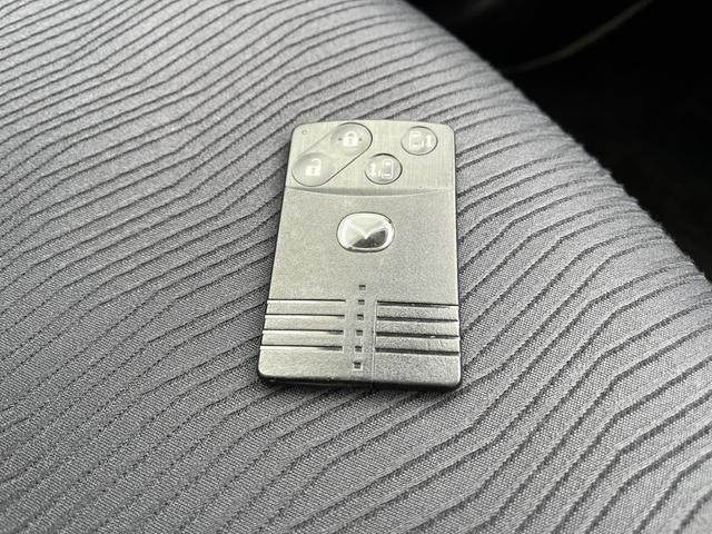 プレマシー ２０Ｓ　バックカメラ　サイドカメラ　両側電動スライドドア　ＨＩＤ　スマートキー　後席モニター　３列シート　ウォークスルー　ＡＴ　アルミホイール　盗難防止システム　衝突安全ボディ　ＡＢＳ　エアコン（9枚目）