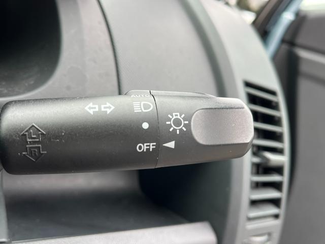 プレマシー ２０Ｓ　バックカメラ　サイドカメラ　両側電動スライドドア　ＨＩＤ　スマートキー　後席モニター　３列シート　ウォークスルー　ＡＴ　アルミホイール　盗難防止システム　衝突安全ボディ　ＡＢＳ　エアコン（25枚目）