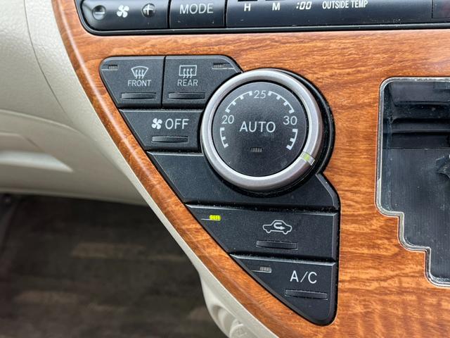 アイシス Ｌ　ＥＴＣ　バックカメラ　ナビ　ＴＶ　両側スライド・片側電動　スマートキー　３列シート　ＣＶＴ　アルミホイール　ＣＤ　ＤＶＤ再生　ミュージックプレイヤー接続可　Ｂｌｕｅｔｏｏｔｈ　盗難防止システム（6枚目）